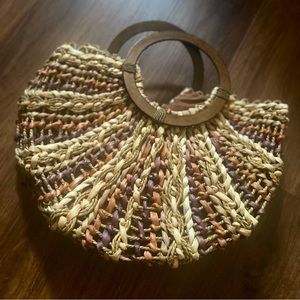 Natural braided straw bag wooden handles